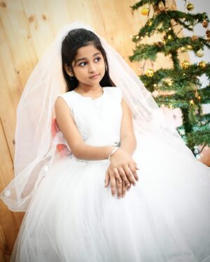 aazhiya sj Instagram - 🎅🌲🎄🧑‍🎄
Merry Christmas to those who are celebrating 🥳😍

#merrychristmas #christmasvibes #photoshoot @smileplzphotography #aazhiya #childartist #rowdybaby
