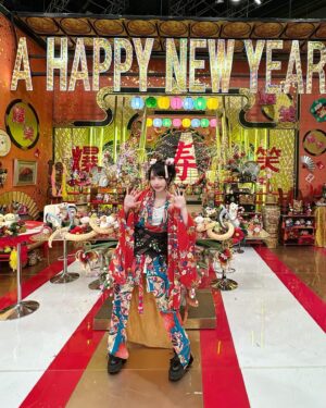 ano Instagram - 今年の元旦も
新春！爆笑ヒットパレード生放送でした🎍🌅仕事始め笑いまくりで最高🍥

このあとは上田と女が吠える夜も見てねo̴̶̷ ̫ o̴̶̷🍥