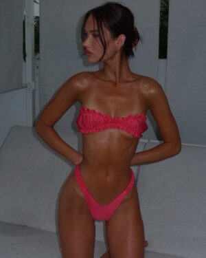 hollyy mueller Instagram - @vincijaswim fell inlove 💋