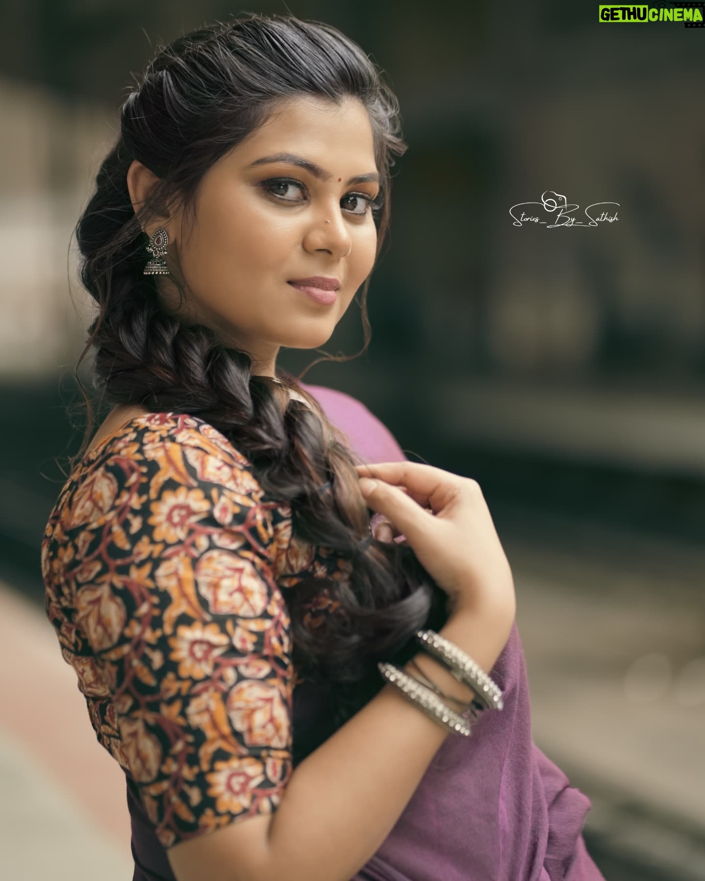 preetha reddy - 69.9K Likes - Always believe something wonderful is about to happen.
Makeover: @dream_and_glam_makeover
Hairstyle: @nilas_makeover
Costume: @dream_and_glam_makeover
Jewels: @dream_and_glam_makeover
Click: @editor_sathish
#photoshoot#railwayphotography#loveyourself#shruthi#casualstyle#simplelook#positivevibes#love#flowerphotography