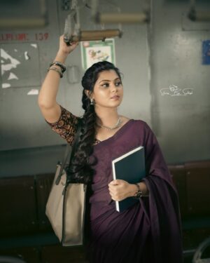 preetha reddy Instagram - Always believe something wonderful is about to happen.

Makeover: @dream_and_glam_makeover 
Hairstyle: @nilas_makeover
Costume: @dream_and_glam_makeover
Jewels: @dream_and_glam_makeover
Click: @editor_sathish

#photoshoot#railwayphotography#loveyourself#shruthi#casualstyle#simplelook#positivevibes#love#flowerphotography