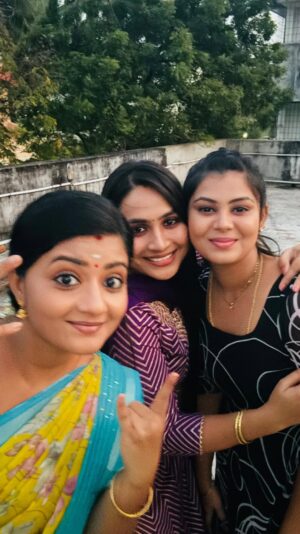 preetha reddy Instagram - Siragu Girls on trending 🔥 #rohini #meena #shuruthi #salma #gomathipriya #preetha #siragadikkaaasai #vijaytelevision #hotstar #television #actress #trendingreels #reelsinstagram #reelsindia #reelkarofeelkaro