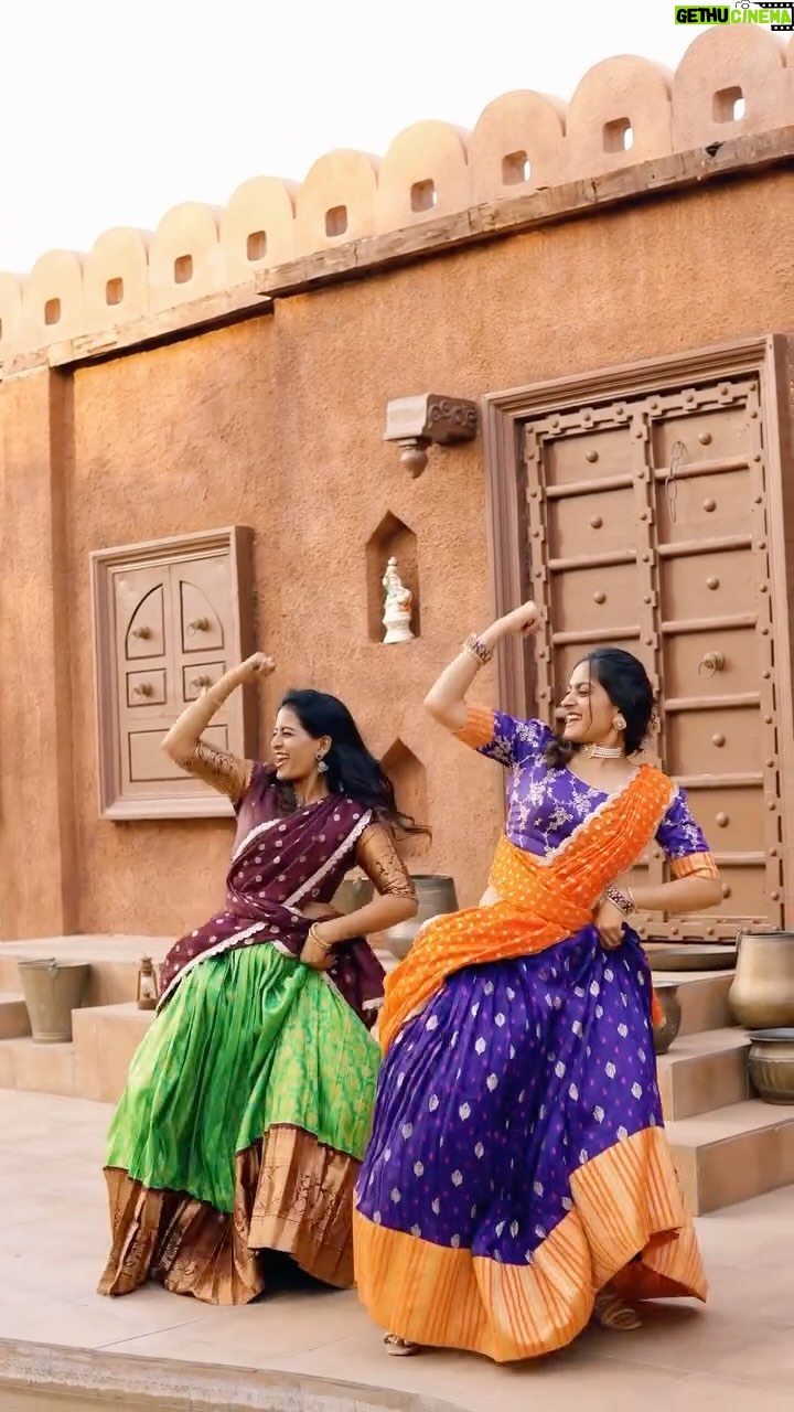 sree priya - 44.4K Likes - Danchave 🔥🔥🔥
MUA @manviimakeoverartistry
🎥 @sa7_photography
Location @nstudios_prewedding
Outfits @diva_designer_studio_