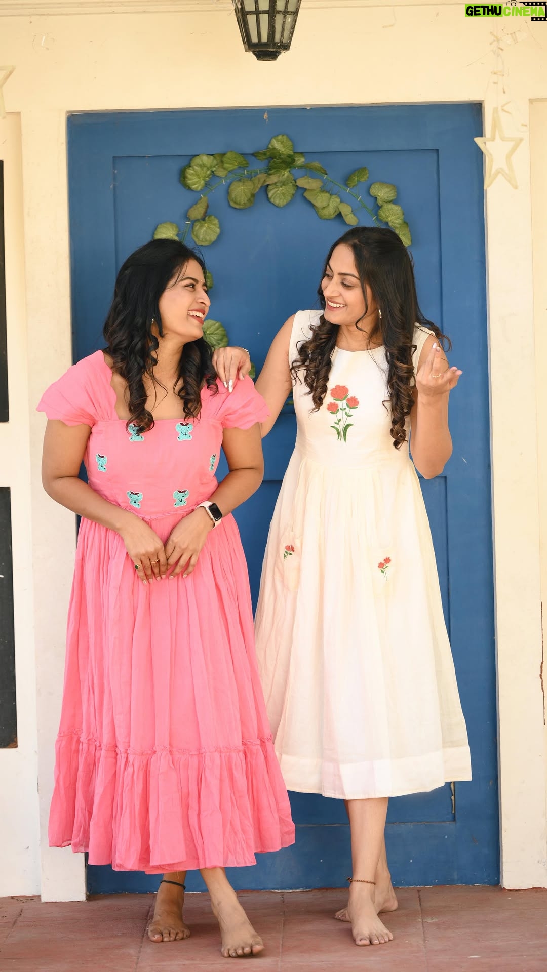 sree priya - 48.7K Likes - Arey janta Nuvva kattaka 🔥🔥🔥
Outfit @mahira_threads
MUA @manviimakeoverartistry
📸 @sa7_photography
Location @nstudios_prewedding