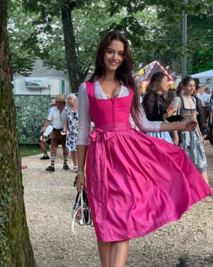 zoelle frick Instagram - Festwochen - Recap 🩷🥨🍻

#kempten#festwoche#dirndl#oktoberfest#dirndlzeit#dirndllove#dirndlliebe#alpenherz#schickeria#bayern#allgäu#allgäuerfestwoche