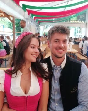 zoelle frick Instagram - Festwochen - Recap 🩷🥨🍻

#kempten#festwoche#dirndl#oktoberfest#dirndlzeit#dirndllove#dirndlliebe#alpenherz#schickeria#bayern#allgäu#allgäuerfestwoche
