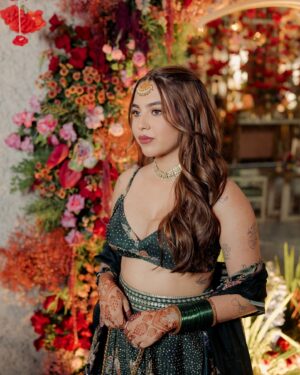 Aaliyah Kashyap Instagram - mehendi & masti time 💚

📷- @fourfoldpictures
Outfit - @anitadongre
Jewels- @anitadongre
Footwear - @aprajitatoorofficial 
Styled by- @sheefajgilani 
Assisted by- @shriyaamahajann @eshawadhwa_ @niyoshi.jain
HMU- @shradhaluthra 
Wedding planner & decor- @theserendipitycoindia 
Mehendi by- @bridalmehndiqueen