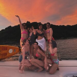 Aaliyah Kashyap Instagram - boat day w the best gals 🌍🫶🏼