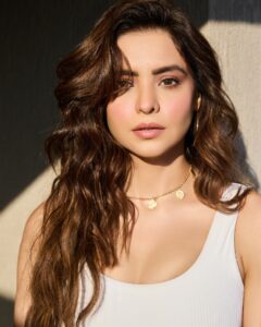 Actress Aamna Sharif HD Photos and Wallpapers February 2025