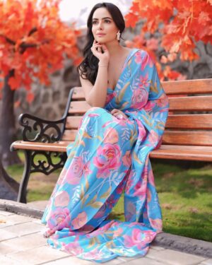 Aanchal Munjal Instagram - Dil bhi dhadka, saans bhi thami .. 👄
Styled by @theanunarang
Shot by @mr._mk_photographer
Hair & MUA @sunny_makeup_artist
Shot at @setsinthecity.in 
Saree by @desiwedesi_official on @manerazz_official