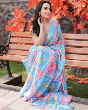 Aanchal Munjal Instagram - Dil bhi dhadka, saans bhi thami .. 👄
Styled by @theanunarang
Shot by @mr._mk_photographer
Hair & MUA @sunny_makeup_artist
Shot at @setsinthecity.in 
Saree by @desiwedesi_official on @manerazz_official