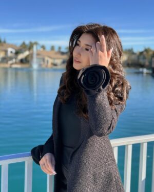 Aanchal Sharma Instagram - Sugarhigh ✨
@manis_rai making winter stylish🖤 @manishrai_readytowear