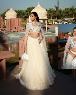 Aashi Adani Instagram - Bridesmaid reporting on duty! PS. Scroll to the last photo🤣😋 What do we think of this look?🥰

Wearing @couturebyniharika