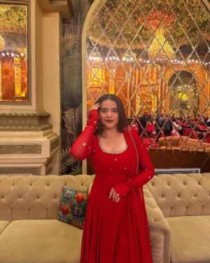Aashi Sahni Instagram - श्रृंगार supremacy🪞✨🦚🌙

wearing - @bhaviniparis