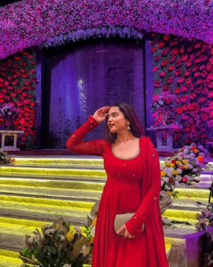 Aashi Sahni Instagram - श्रृंगार supremacy🪞✨🦚🌙

wearing - @bhaviniparis