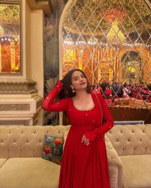 Aashi Sahni Instagram - श्रृंगार supremacy🪞✨🦚🌙

wearing - @bhaviniparis