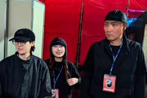 Abao Instagram - 謝謝台灣燈會🏮 雨中還是要漂亮吧 ❤️😆

【 #2025台灣燈會在桃園開幕演出】

BDC 布拉瑞揚舞團｜ABAO阿爆 
那屋瓦少女隊｜R.fu

群舞編舞：布拉瑞揚帕格勒法
FOH : 劉詩偉
藝人造型：Joey Lin （ABAO)
藝人妝髮：風繡絨（ABAO)
造型助理：謝翱

✦✧✦✧ ✦✧✦✧ ✦✧✦✧✦✧✦✧
#2025台灣燈會在桃園 #光聚千塘串桃園
⟢𝟐𝟎𝟐𝟓/𝟐/𝟏𝟐~𝟐/𝟐𝟑
📍主燈展演場(A18展區_高鐵桃園站)
⟢𝟐𝟎𝟐𝟓/𝟐/𝟕-𝟐/𝟐𝟑
📍光的遊戲場(A19展區_桃園體育園區站)
#台灣燈會 #桃園機場捷運 #桃園高鐵站 #taiwanlanternfestival  #交通部觀光署 @taiwan