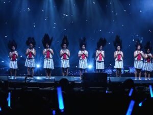 Abao Instagram - 1/28（二） 除夕夜 Here We Are 📣

二度We Are 一樣是集結眾人之力的舞台
非常過癮感謝強大幕後製作團隊
本次擔任原民演出音樂總監的工作
從傳統創新到意象不到的組曲
準備幾個月的來回溝通感謝大家的用心、練習
除夕夜記得收看感謝文總邀請與照顧Masalu ❤️

𖡻播出平台𖡻

文總春節特別節目 — WE ARE 我們的除夕夜
▌播出時間：2025/01/28（二）19:00-24:00
▌電視播出：三立都會台、三立台灣台、中華電信MOD、TaiwanPlus
▌網路播出：文化總會YouTube、Hami Video、LINE TODAY、TaiwanPlus

𖡻 Team we are 我們的歡樂慶典 𖡻

演出團隊：ABAO阿爆 、那屋瓦少女隊、貨櫃兄弟、Ponay卜耐、Arase阿拉斯、布拉瑞揚舞團、出力舞集、蘭嶼小飛魚文化展演隊 

音樂總監：ABAO阿爆
群舞編舞：布拉瑞揚帕格勒法、蔡巴奈、顏子矞
組曲編曲：徐平、Musa明馬丁 
FOH | 混音：劉詩偉

藝人造型：Joey Lin （那屋瓦團隊）
藝人妝髮：風繡絨（那屋瓦團隊）
造型助理：謝翱
動態側錄：Navi

#WeAre我們的除夕夜  @gacc.tw