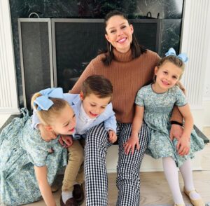 Abby Huntsman Instagram - One day soon we won’t be able to get away with oversized bows and cheesy photos but for now I’ll hold on hard to it. Hopping into Easter Weekend with our favs 🐕 🥕 🐰