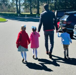 Abby Huntsman Instagram - One day soon we won’t be able to get away with oversized bows and cheesy photos but for now I’ll hold on hard to it. Hopping into Easter Weekend with our favs 🐕 🥕 🐰