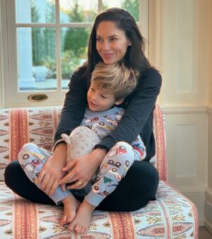Abby Huntsman Instagram - One last snuggle! My fav place to be. Now the work begins. See you soon @primevideo #ElectionNightLive