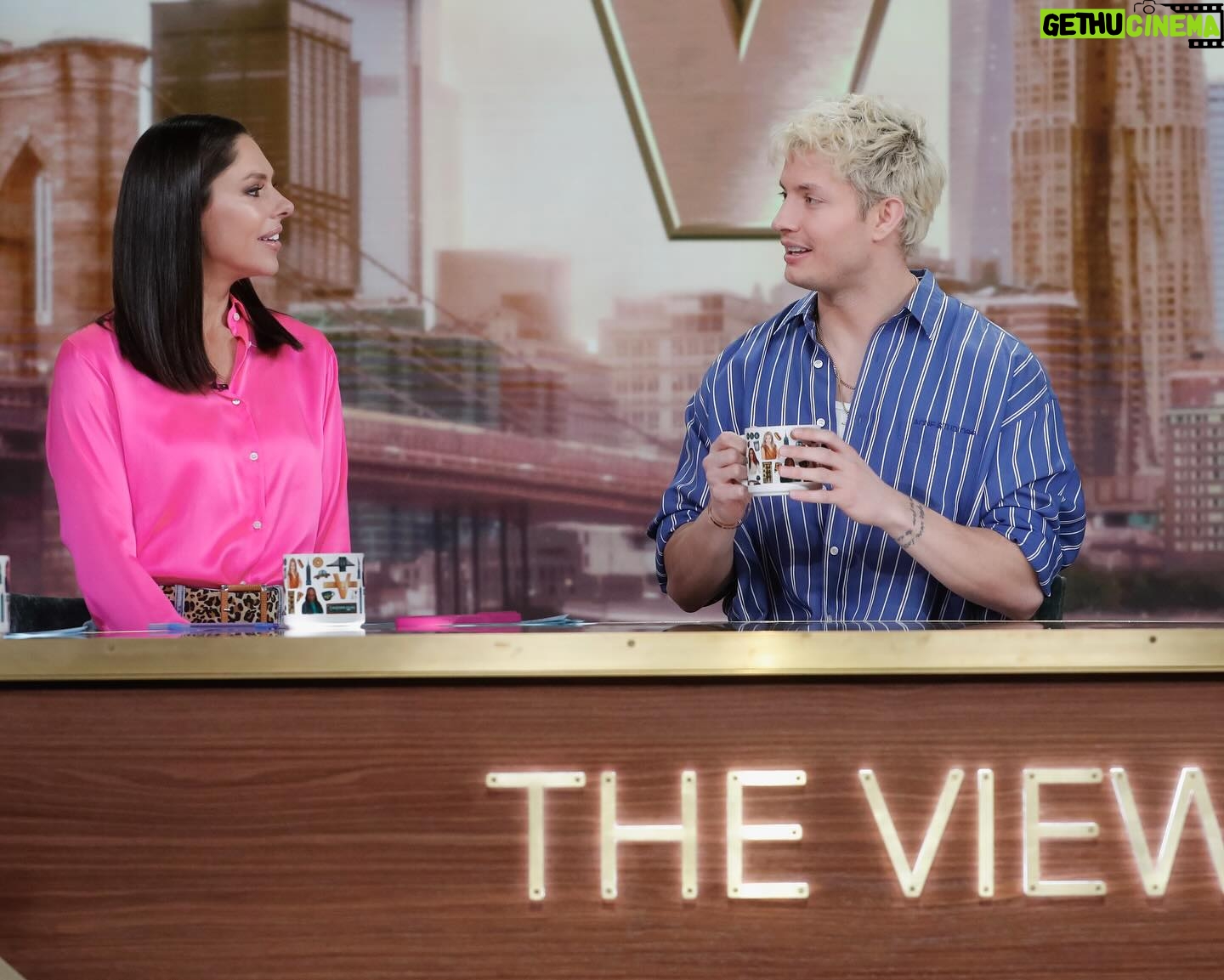Abby Huntsman - 1.5K Likes - 💜 💜 @theviewabc