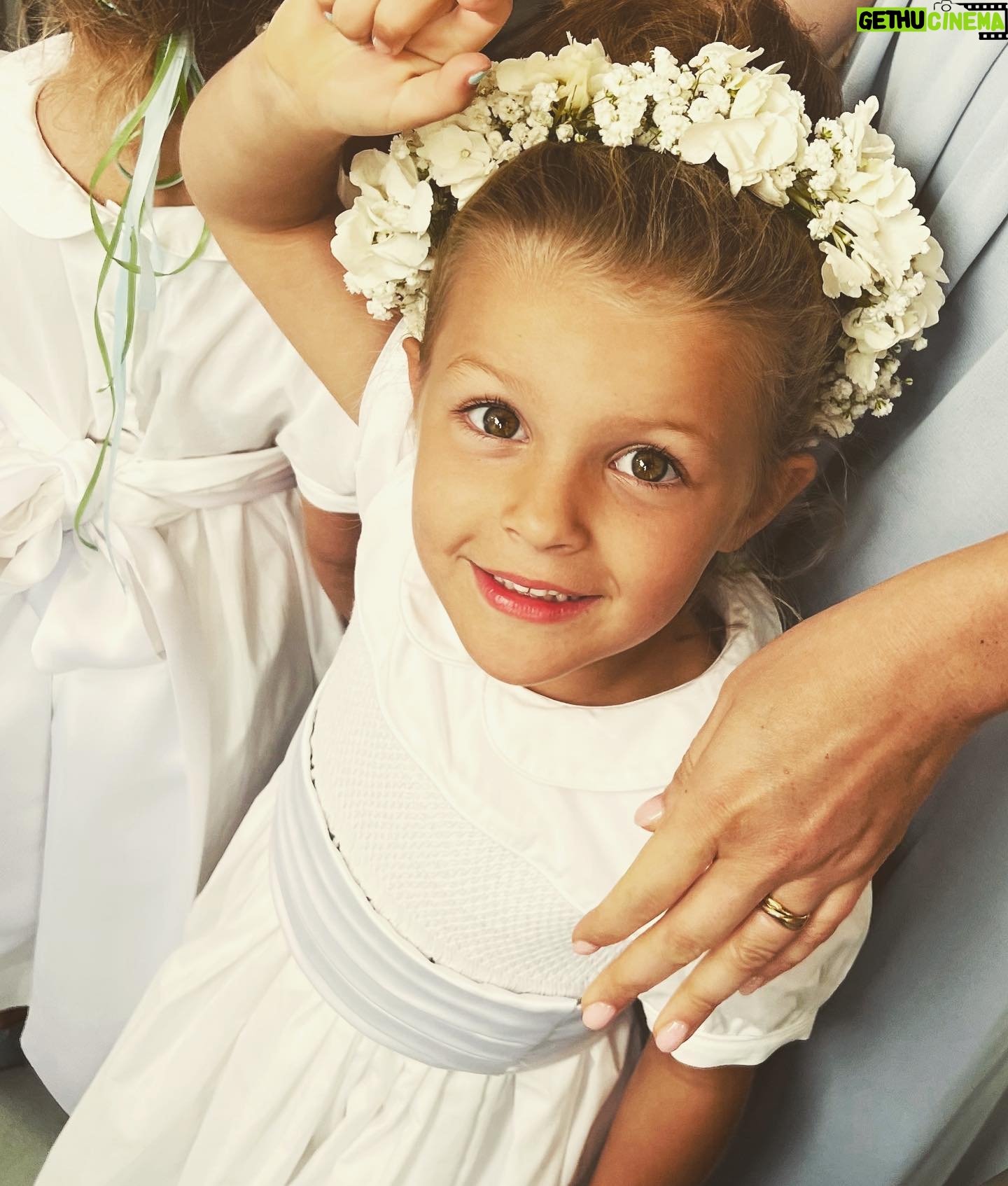 Abby Huntsman - 6.3K Likes - My little bro is married! And we get a new amazing sis!! Love you @allisongaskins. The most memorable weekend celebrating love, family and service 🇺🇸