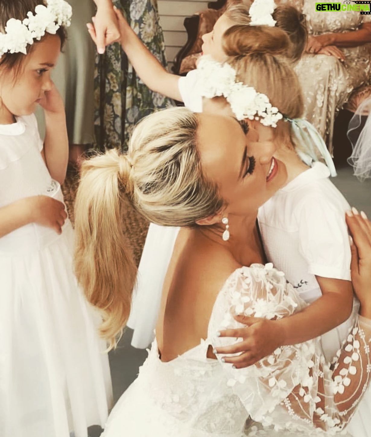Abby Huntsman - 6.3K Likes - My little bro is married! And we get a new amazing sis!! Love you @allisongaskins. The most memorable weekend celebrating love, family and service 🇺🇸