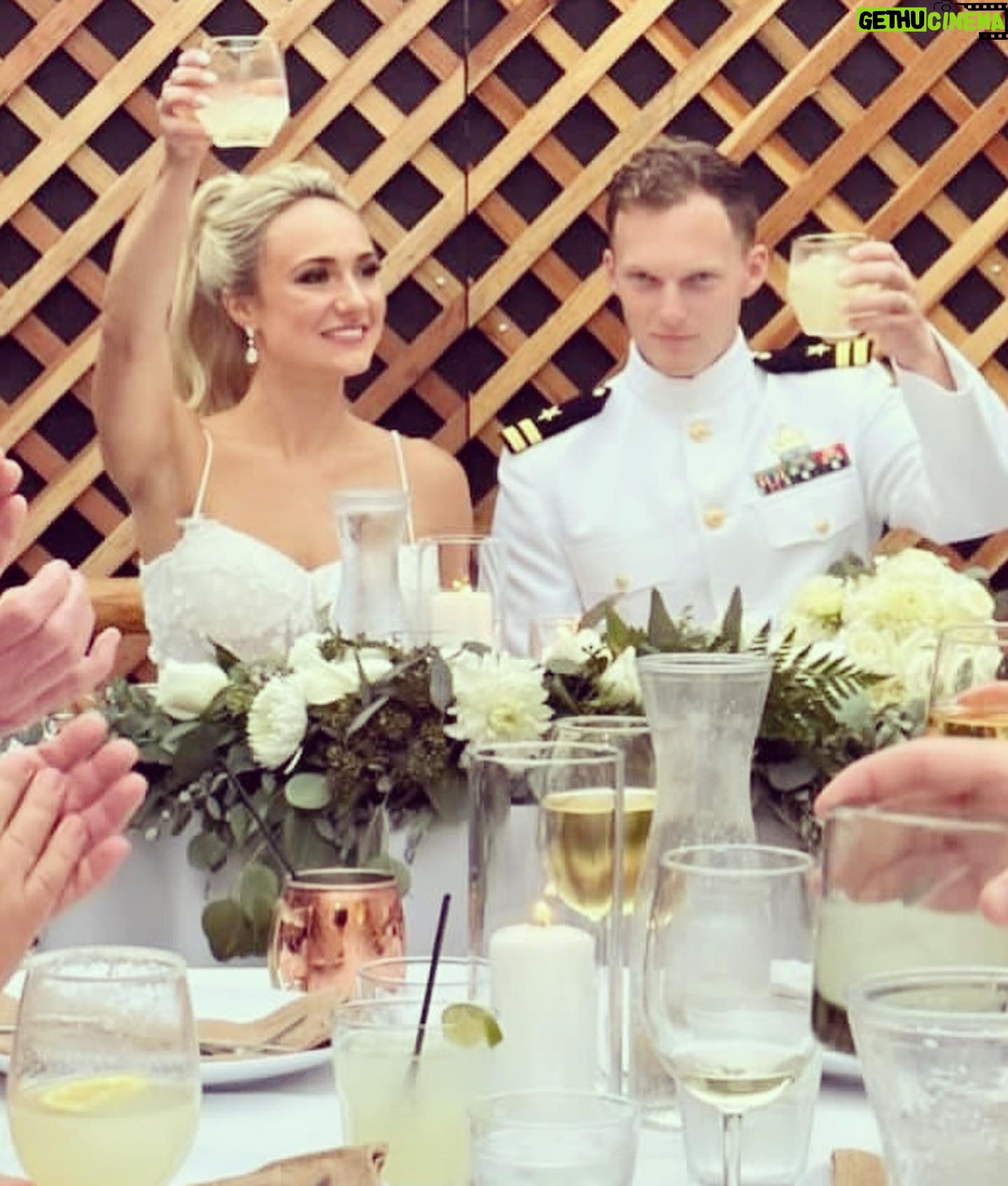 Abby Huntsman - 6.3K Likes - My little bro is married! And we get a new amazing sis!! Love you @allisongaskins. The most memorable weekend celebrating love, family and service 🇺🇸