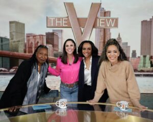 Abby Huntsman Instagram - 💜 💜 @theviewabc