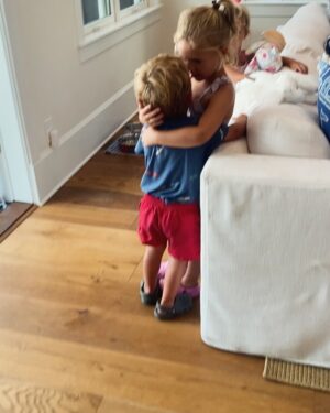 Abby Huntsman Instagram - Our favorite old married couple is 5 today! They couldn’t be more different, but also couldn’t love each other any more (if only we could all operate more like that in this world!) Influencing each other every step of the way for good and bad 🤣. No one makes us laugh harder. We also couldn’t love you two any more. The greatest surprise we’ve ever received in life (even though dad fainted in the docs office 😵‍💫!). And a shoutout to their big sis “mama Isabel” for taking care of all of us 💜