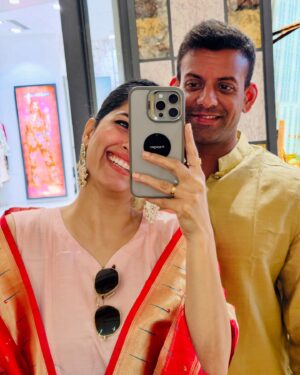 Abhidnya Bhave Instagram - I had just heard “when you fall in love with the right person, you will fall in love with him all over again everyday!”.

Thank you for making me feel what it actually means!!!!🥹❤️🧿✨🤗

Happiest anniversary MY SARVASWA PAI❤️ . May god bless you with good health🧿🥰, because bakichya goshtinsathi  MAIN HOON NA😛