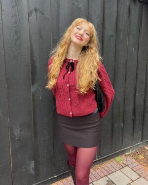 Abigail Zoe Lewis Instagram - Missing Connecticut this lovely time of year ☃️💌🎄

#holidays #winterfashion #connecticut #mysticconnecticut