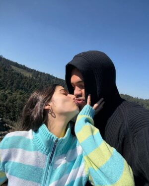 Abril di Yorio Instagram - empezando el 2025 con el ❤️feliz

En @cabins.wander 
gracias @aramdytalent