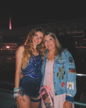 Addy Miller Instagram - took mother to see mother✨🫶

#tstheerastour #miamitstheerastour #midnightseratstheerastour