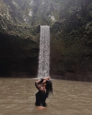 Aditi Shrestha Instagram - change of scenery 🌿🌧️🏞️

📍Tukad Cepung & Tibumana Waterfall 2024