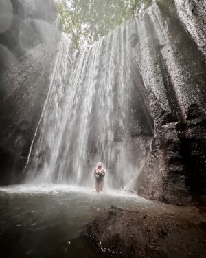 Aditi Shrestha Instagram - change of scenery 🌿🌧️🏞️

📍Tukad Cepung & Tibumana Waterfall 2024