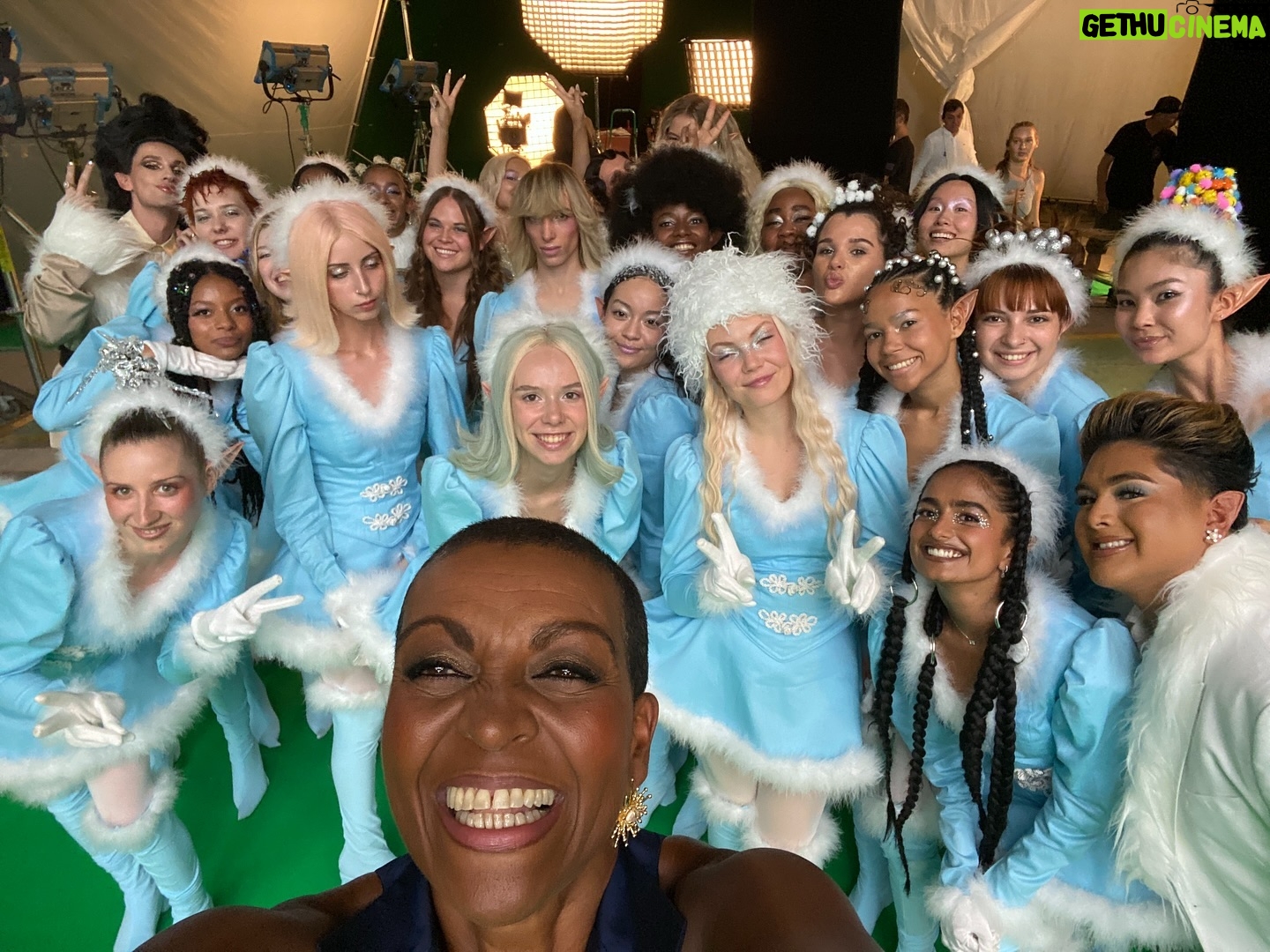 Adjoa Andoh - 10.4K Likes - Huge love and thanks to my werkin’ it MAGICAL✨ team!! and our beautiful legendary director Dave Meyers
@Davemeyers
@Jujupr_publicist
@annahcstyle
@roryandrew
@alesha_l_williams
@kim_lareau_
@Schmak_in_films
#MakeMagic @bootsuk #ad