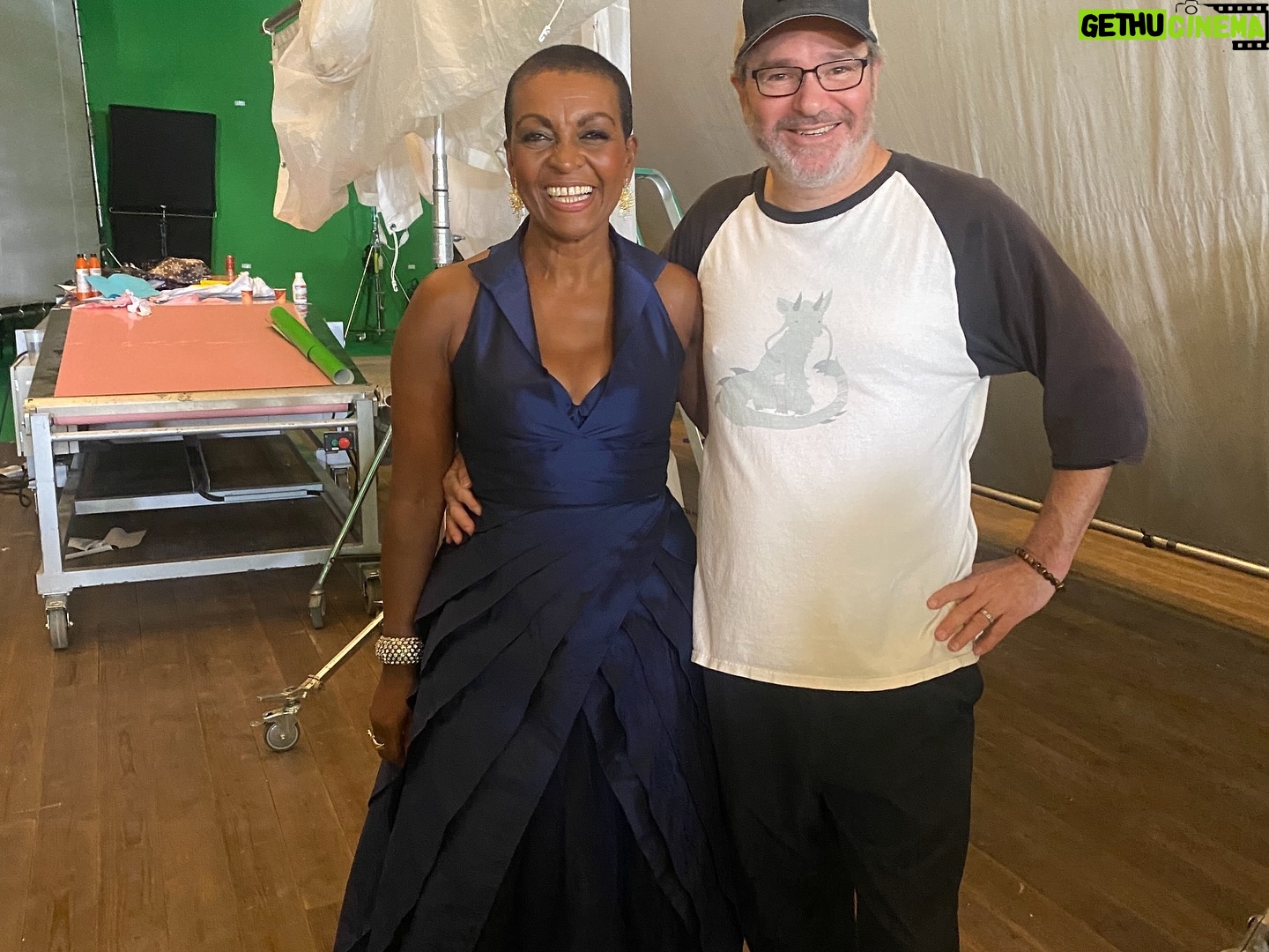 Adjoa Andoh - 10.4K Likes - Huge love and thanks to my werkin’ it MAGICAL✨ team!! and our beautiful legendary director Dave Meyers
@Davemeyers
@Jujupr_publicist
@annahcstyle
@roryandrew
@alesha_l_williams
@kim_lareau_
@Schmak_in_films
#MakeMagic @bootsuk #ad