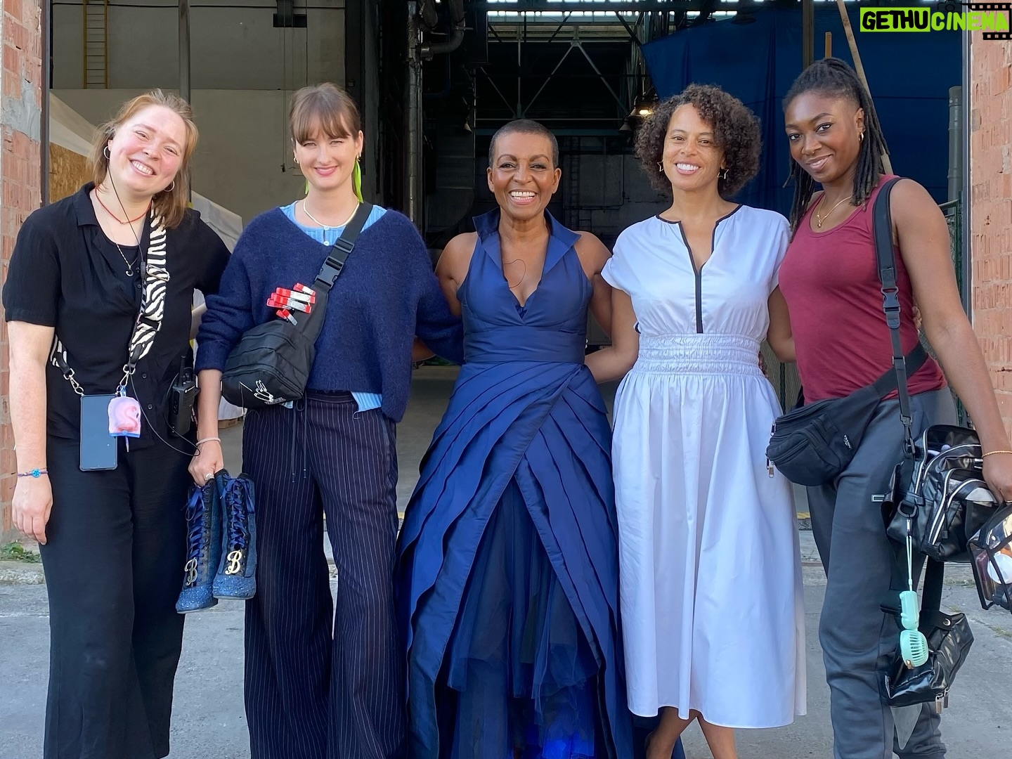 Adjoa Andoh - 10.4K Likes - Huge love and thanks to my werkin’ it MAGICAL✨ team!! and our beautiful legendary director Dave Meyers
@Davemeyers
@Jujupr_publicist
@annahcstyle
@roryandrew
@alesha_l_williams
@kim_lareau_
@Schmak_in_films
#MakeMagic @bootsuk #ad