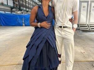 Adjoa Andoh Instagram - Huge love and thanks to my werkin’ it MAGICAL✨ team!! and our beautiful legendary director Dave Meyers

@Davemeyers
@Jujupr_publicist
@annahcstyle
@roryandrew 
@alesha_l_williams
@kim_lareau_
@Schmak_in_films

#MakeMagic @bootsuk #ad
