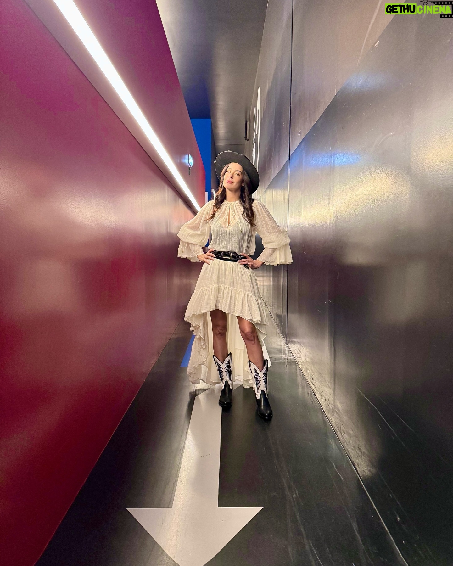 Adriane Garcia - 95 Likes - #texas #style #cowboyboots @casafeliz @sicoficial @cowboyboots_portugal #tvshow