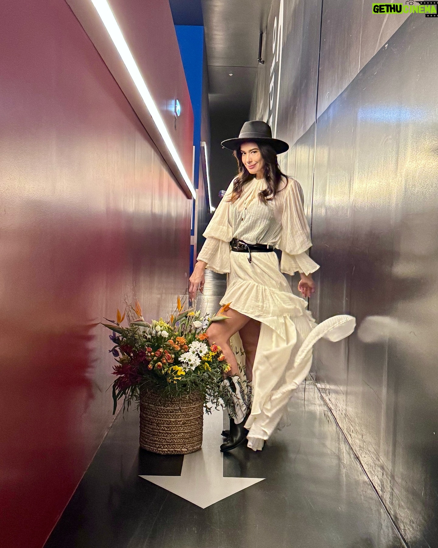 Adriane Garcia - 95 Likes - #texas #style #cowboyboots @casafeliz @sicoficial @cowboyboots_portugal #tvshow