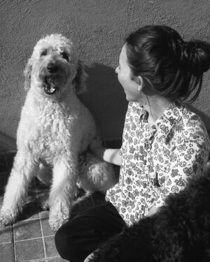 Agustina Cabo Instagram - Hoy me reencontré con estas fotos que sacó @juliarussomartinez en 2022 y pienso que son un retrato muy fiel de quien fui. También pienso que si algún día tengo nietos ojalá les muestren estas fotos. Gracias @juliarussomartinez ❤️