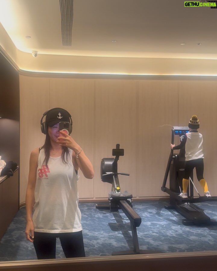 Ahn Sun-Young - 545 Likes - Beijing Day 2
어제 도착하자마자 때려먹고 팅팅 부었...
눈뜨자마자 아들이랑 “당연히” 같이 헬스장 오는거
너무 기분이가 몽글몽글😍❤️
#빼빼카페 한잔 타서 마시고 오늘도 시합 응원가봅니다!!
#블리츠🐝 화이티이이잉🔥
#HockeyMom🏒life