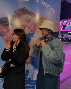 Ahn Sun-Young Instagram - 1) 이녀석들과 벌써 12년이 넘었다니 . 띠가 한바퀴 돌았네 ㅎㅎㅎ @st_xtx @im_shinjihun 

2)될성부른 떡잎 “실행자”  @minrak_pororo 

3)블랙아이스 조심! 어제 귀가길에 지대로 자빠져 온몸이 멍투성이🥲 (지만 4)오운완🙌🏻 한 나자신 칭찬해🙋🏻‍♀️

5) 요즘 예쁜 상품 넘 많죠 2025 @lovebazaar_online 생활관 기대해주세요❤️

6) 물만두대박맛집 “취영루”가 “삼양만나”로 바뀐거 저만 슬퍼요???🥲

7) #귀신경찰 시사회에서- 
똘똘이와 설레는 키차이 덩치차이 
(a.k.a. 무용지물 @k_banseok ) 

8) 바로야 똘똘이 이모, 아니다 사.. 삼촌이 바로 짱구 피규어 사줘써... 삼촌왈 그거 “짱구 플러팅”이래... 

9)신용산 최애맛집 #직화장인 
@jika_master #내돈내산맛집

10)신나게 때려먹고 필수템은 뭐다...?? 
무적권, #유한양행 #율리아나카무트효소🩷 
@yuhan__official