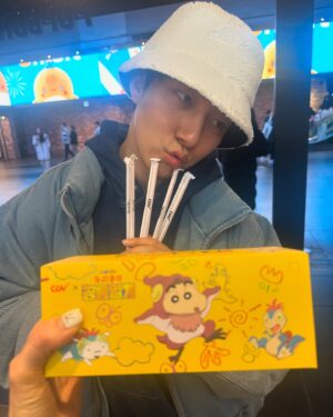 Ahn Sun-Young Instagram - 1) 이녀석들과 벌써 12년이 넘었다니 . 띠가 한바퀴 돌았네 ㅎㅎㅎ @st_xtx @im_shinjihun 

2)될성부른 떡잎 “실행자”  @minrak_pororo 

3)블랙아이스 조심! 어제 귀가길에 지대로 자빠져 온몸이 멍투성이🥲 (지만 4)오운완🙌🏻 한 나자신 칭찬해🙋🏻‍♀️

5) 요즘 예쁜 상품 넘 많죠 2025 @lovebazaar_online 생활관 기대해주세요❤️

6) 물만두대박맛집 “취영루”가 “삼양만나”로 바뀐거 저만 슬퍼요???🥲

7) #귀신경찰 시사회에서- 
똘똘이와 설레는 키차이 덩치차이 
(a.k.a. 무용지물 @k_banseok ) 

8) 바로야 똘똘이 이모, 아니다 사.. 삼촌이 바로 짱구 피규어 사줘써... 삼촌왈 그거 “짱구 플러팅”이래... 

9)신용산 최애맛집 #직화장인 
@jika_master #내돈내산맛집

10)신나게 때려먹고 필수템은 뭐다...?? 
무적권, #유한양행 #율리아나카무트효소🩷 
@yuhan__official