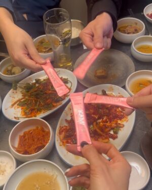 Ahn Sun-Young Instagram - 1) 이녀석들과 벌써 12년이 넘었다니 . 띠가 한바퀴 돌았네 ㅎㅎㅎ @st_xtx @im_shinjihun 

2)될성부른 떡잎 “실행자”  @minrak_pororo 

3)블랙아이스 조심! 어제 귀가길에 지대로 자빠져 온몸이 멍투성이🥲 (지만 4)오운완🙌🏻 한 나자신 칭찬해🙋🏻‍♀️

5) 요즘 예쁜 상품 넘 많죠 2025 @lovebazaar_online 생활관 기대해주세요❤️

6) 물만두대박맛집 “취영루”가 “삼양만나”로 바뀐거 저만 슬퍼요???🥲

7) #귀신경찰 시사회에서- 
똘똘이와 설레는 키차이 덩치차이 
(a.k.a. 무용지물 @k_banseok ) 

8) 바로야 똘똘이 이모, 아니다 사.. 삼촌이 바로 짱구 피규어 사줘써... 삼촌왈 그거 “짱구 플러팅”이래... 

9)신용산 최애맛집 #직화장인 
@jika_master #내돈내산맛집

10)신나게 때려먹고 필수템은 뭐다...?? 
무적권, #유한양행 #율리아나카무트효소🩷 
@yuhan__official
