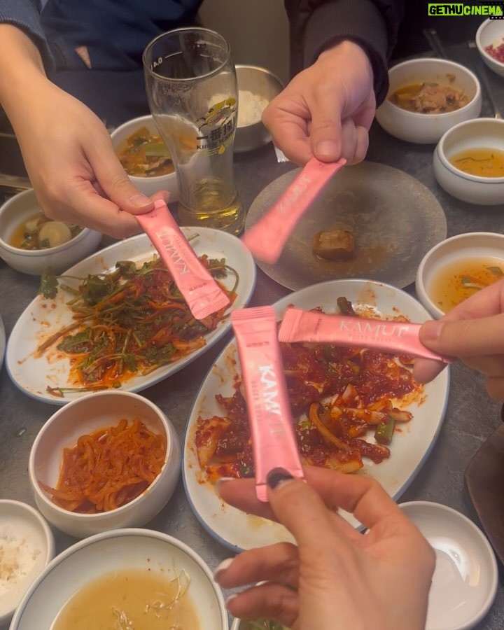 Ahn Sun-Young - 582 Likes - 1) 이녀석들과 벌써 12년이 넘었다니 . 띠가 한바퀴 돌았네 ㅎㅎㅎ @st_xtx @im_shinjihun
2)될성부른 떡잎 “실행자” @minrak_pororo
3)블랙아이스 조심! 어제 귀가길에 지대로 자빠져 온몸이 멍투성이🥲 (지만 4)오운완🙌🏻 한 나자신 칭찬해🙋🏻♀️
5) 요즘 예쁜 상품 넘 많죠 2025 @lovebazaar_online 생활관 기대해주세요❤️
6) 물만두대박맛집 “취영루”가 “삼양만나”로 바뀐거 저만 슬퍼요???🥲
7) #귀신경찰 시사회에서-
똘똘이와 설레는 키차이 덩치차이
(a.k.a. 무용지물 @k_banseok )
8) 바로야 똘똘이 이모, 아니다 사.. 삼촌이 바로 짱구 피규어 사줘써... 삼촌왈 그거 “짱구 플러팅”이래...
9)신용산 최애맛집 #직화장인
@jika_master #내돈내산맛집
10)신나게 때려먹고 필수템은 뭐다...??
무적권, #유한양행 #율리아나카무트효소🩷
@yuhan__official