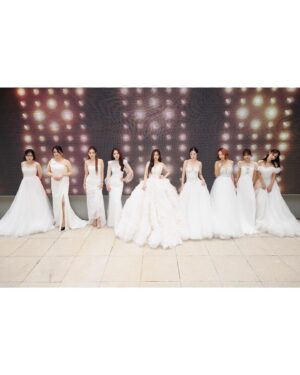 Ailee Instagram - Through thick and thin… 

My Girls 💜 기쁠때나 슬플때나 언제나 내 곁을 지켜준 든든 내 친구들과 가족들 🥹 앞으로 다가올 내 인생 가장 행복한 순간을 함께 할수 있음에 정말 감사하고.. 내 친구 내 가족이여서 정말 고맙고 사랑해💜 

ㆍPhoto. #스튜디오고유 @studio.goyou
ㆍDress. #브라이덜공 #핑크공브라이드 @bridalkong @pinkongbride 
ㆍH/M. #알루 #길뷰티 💇🏻‍♀️ @aluu_yelee 💄@gil_beauty_
ㆍFlower. #지나뜰리에 @jinartelier 
ㆍPlanner. #아이웨딩 @iwedding_official